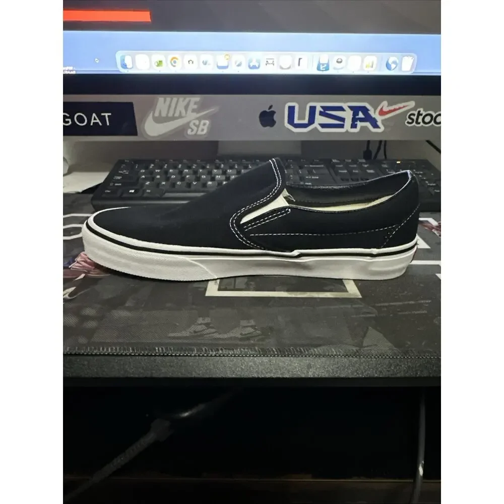 New Men's Size 10 Vans Classic Slip-on Black White VN000EYEBLK